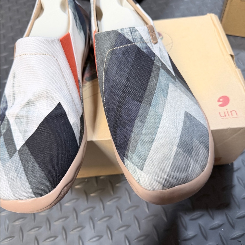 UIN Men’s Slip-On Loafers in Black, Gray, White with Coral Accent